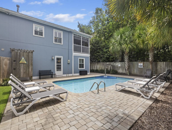 Classic Isle of Palms Bungalow 2 blocks to the beach with private pool